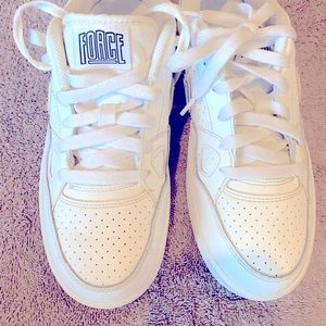 Boys Nike Son of Force size 7y Gently used